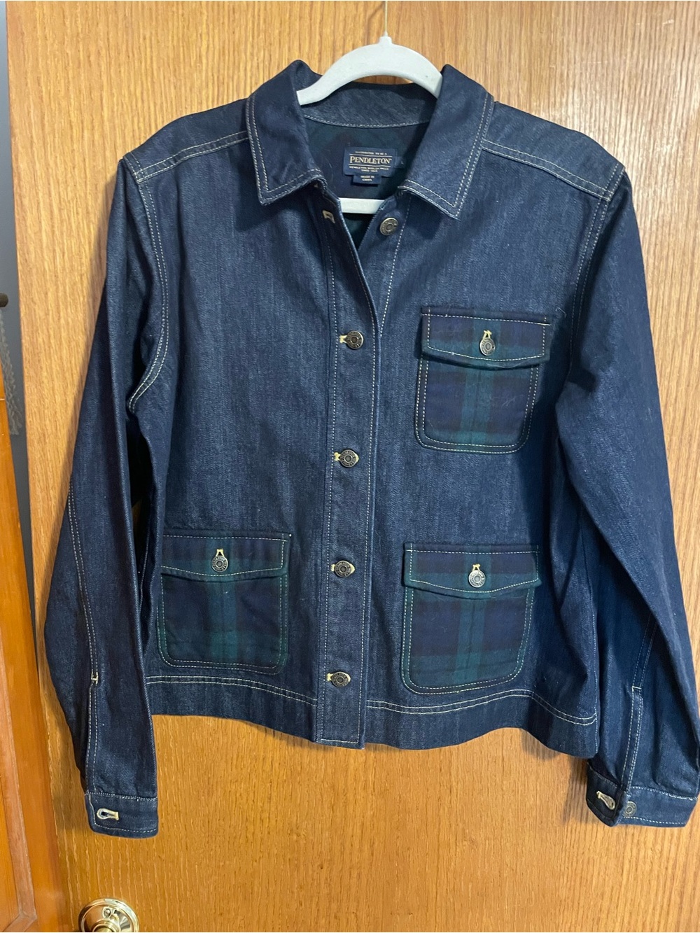 Women’s Pendleton denim jacket with plaid flannel patch pockets Sz L